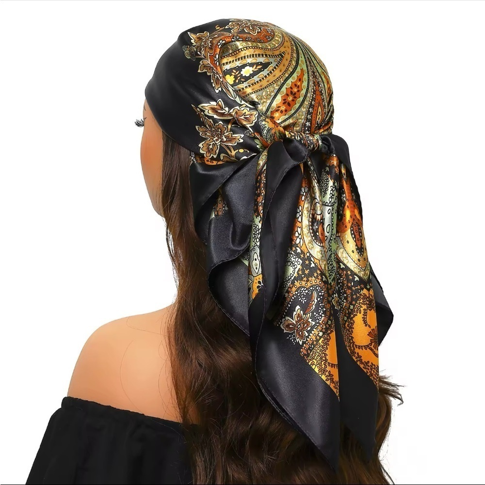 Elegant Black and Gold Patterned Headscarf
0188